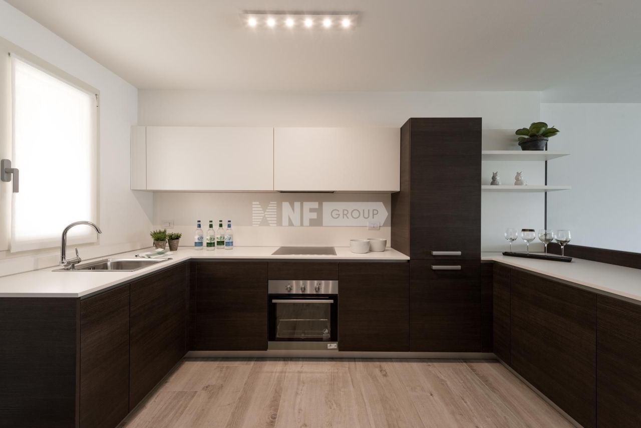 Flat in Como, Italy, 231 m² - picture 3