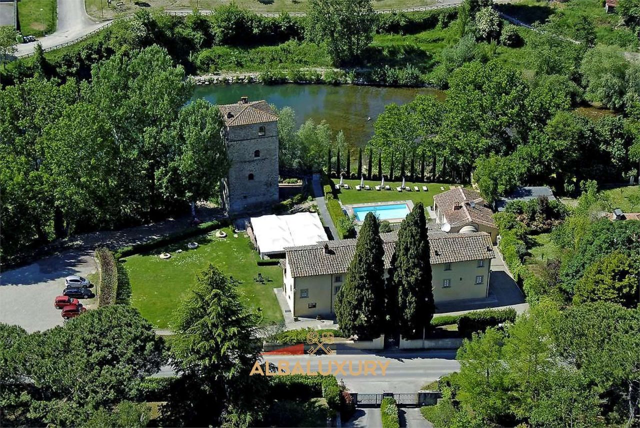 Villa en Arezzo, Italia, 1 526 m² - imagen 1