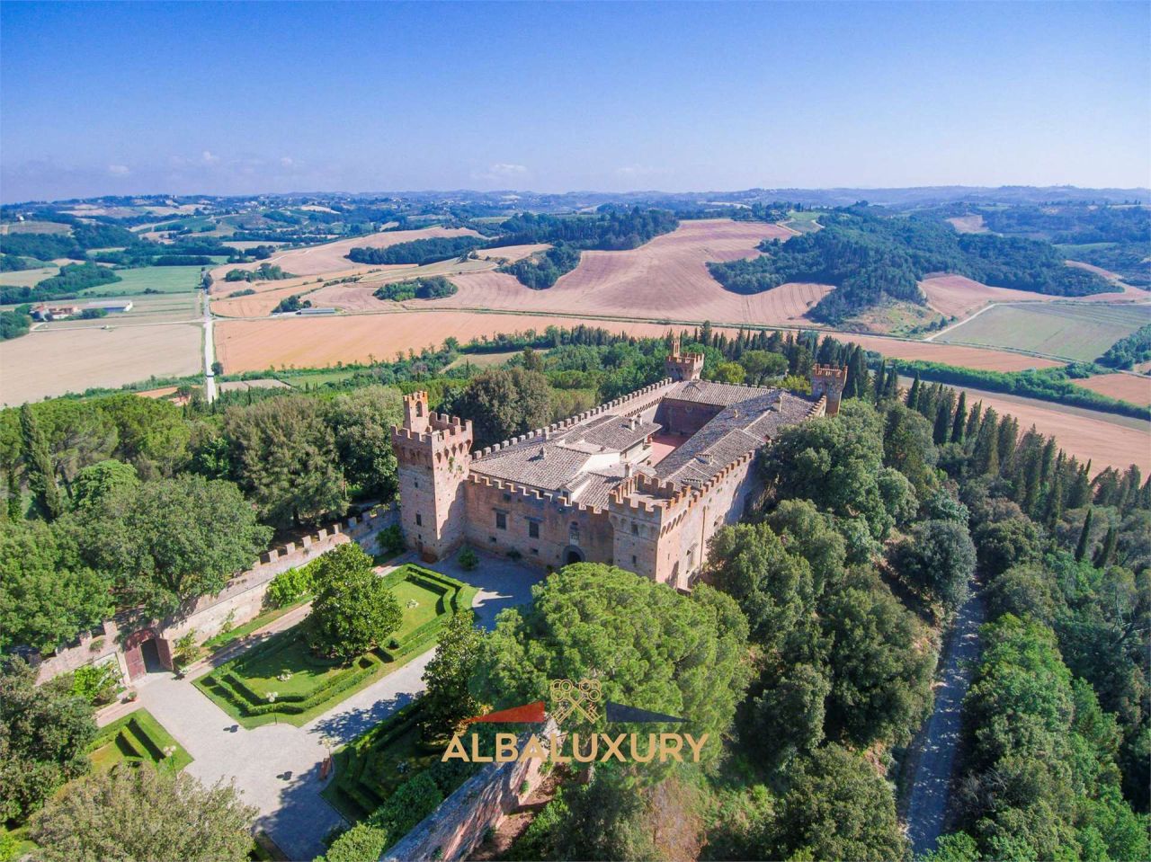 Château à Castelfiorentino, Italie, 35 000 m² - image 1