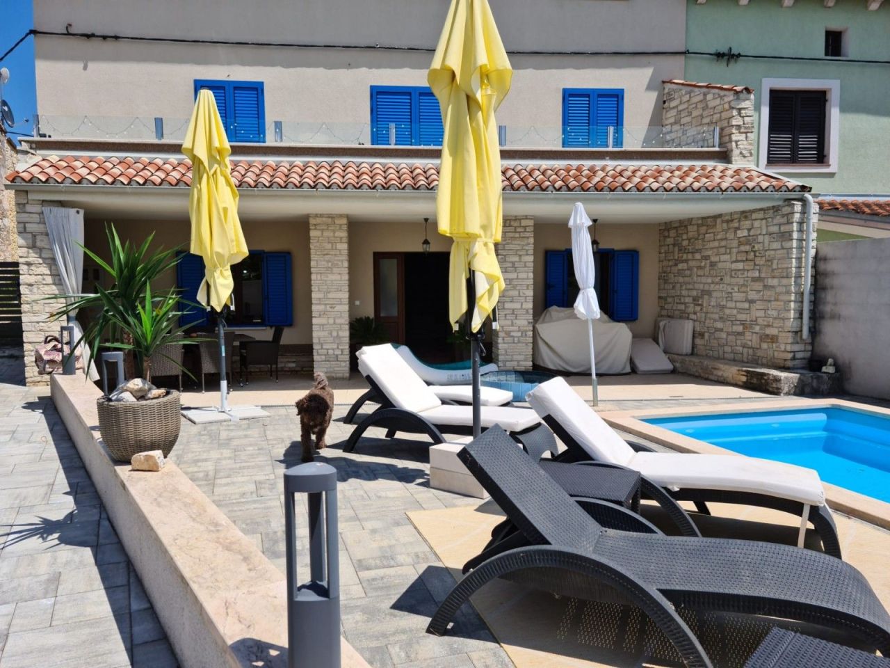 Maison à Zminj, Croatie, 220 m² - image 1