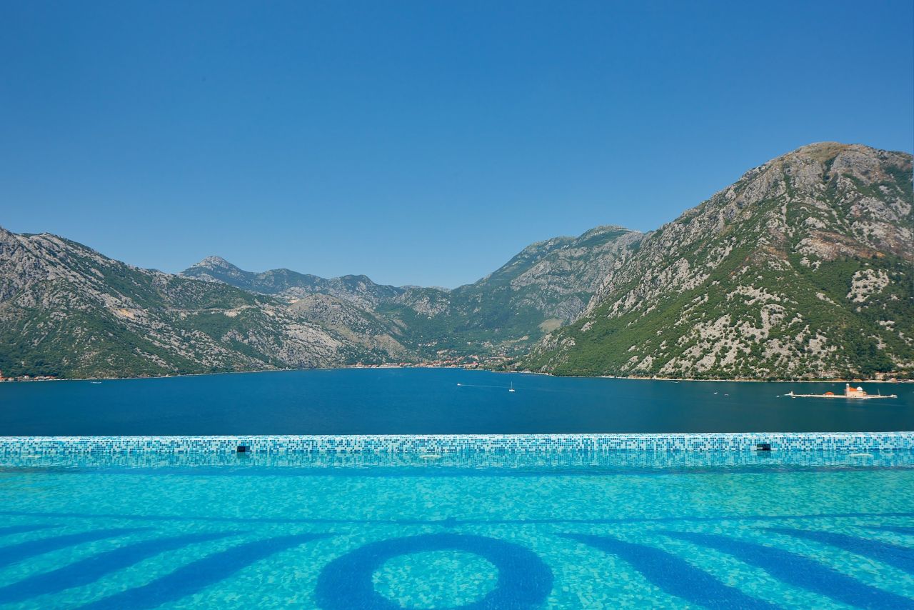 Villa à Kotor, Monténégro, 235 m² - image 1