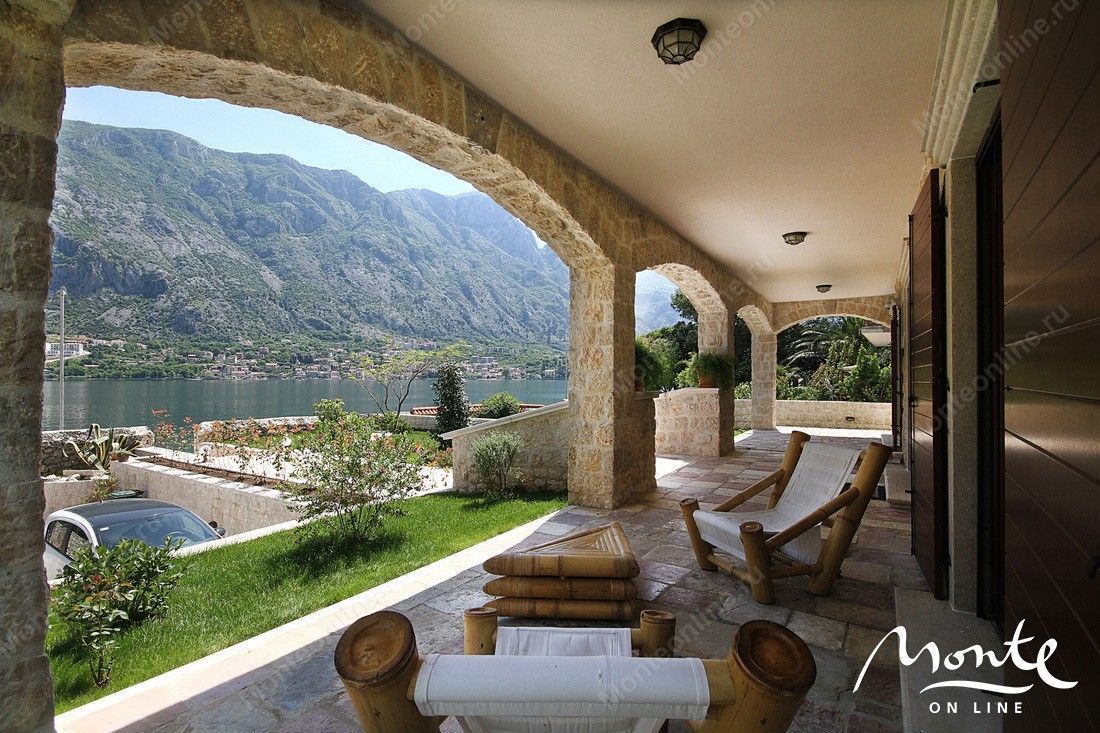 Villa en Kotor, Montenegro, 497 m² - imagen 1