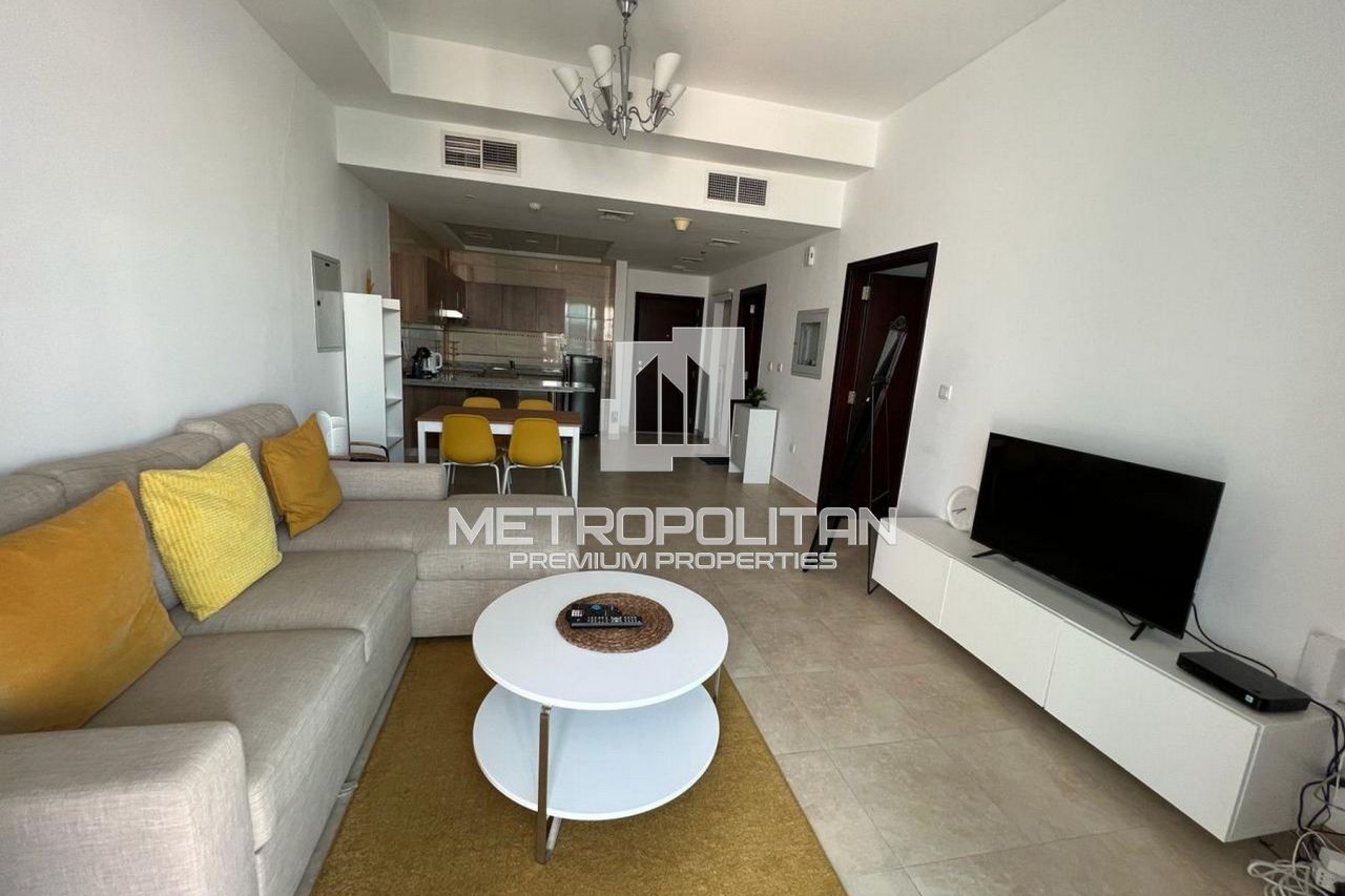 Apartment in Dubai, UAE, 67 m² - picture 1