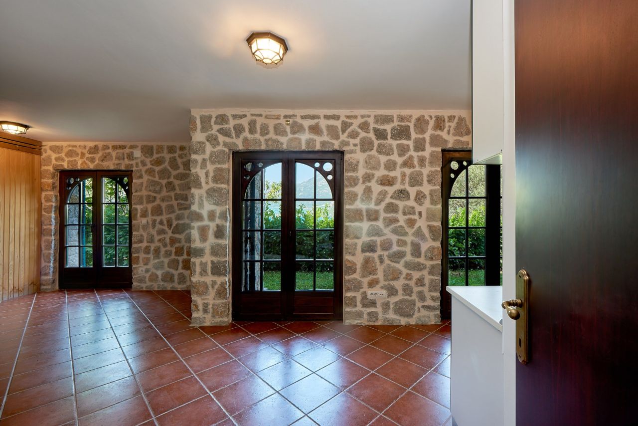 Villa à Kotor, Monténégro, 235 m² - image 17