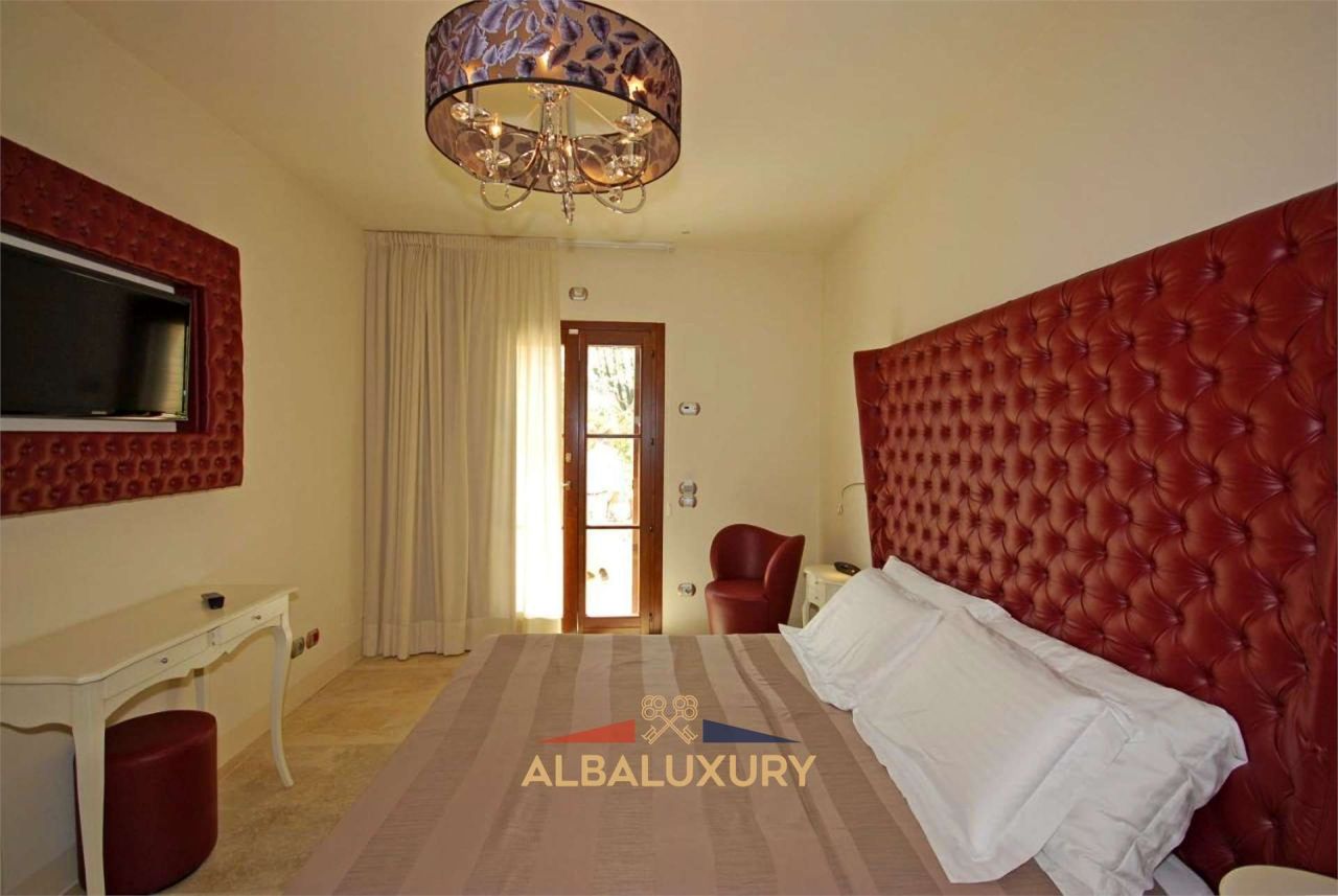 Villa in San Gimignano, Italy, 800 m² - picture 11