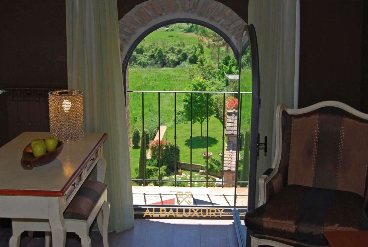 Villa in San Gimignano, Italy, 800 m² - picture 13
