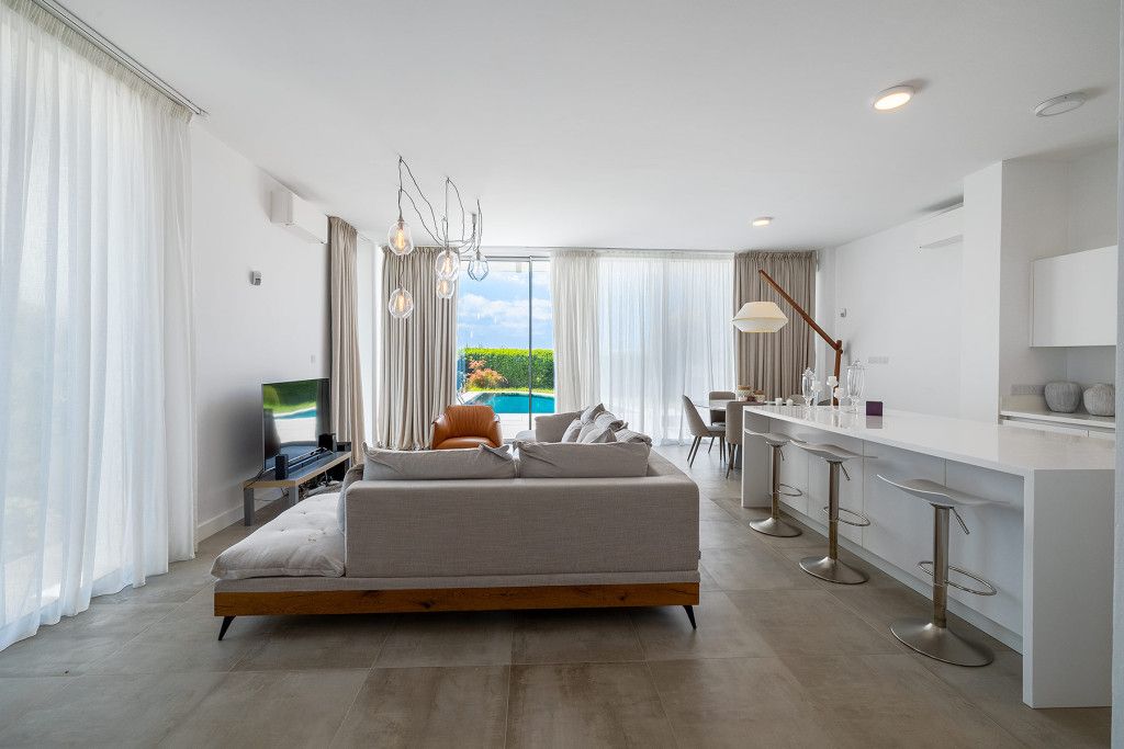 Flat in Paphos, Cyprus, 196 m² - picture 2