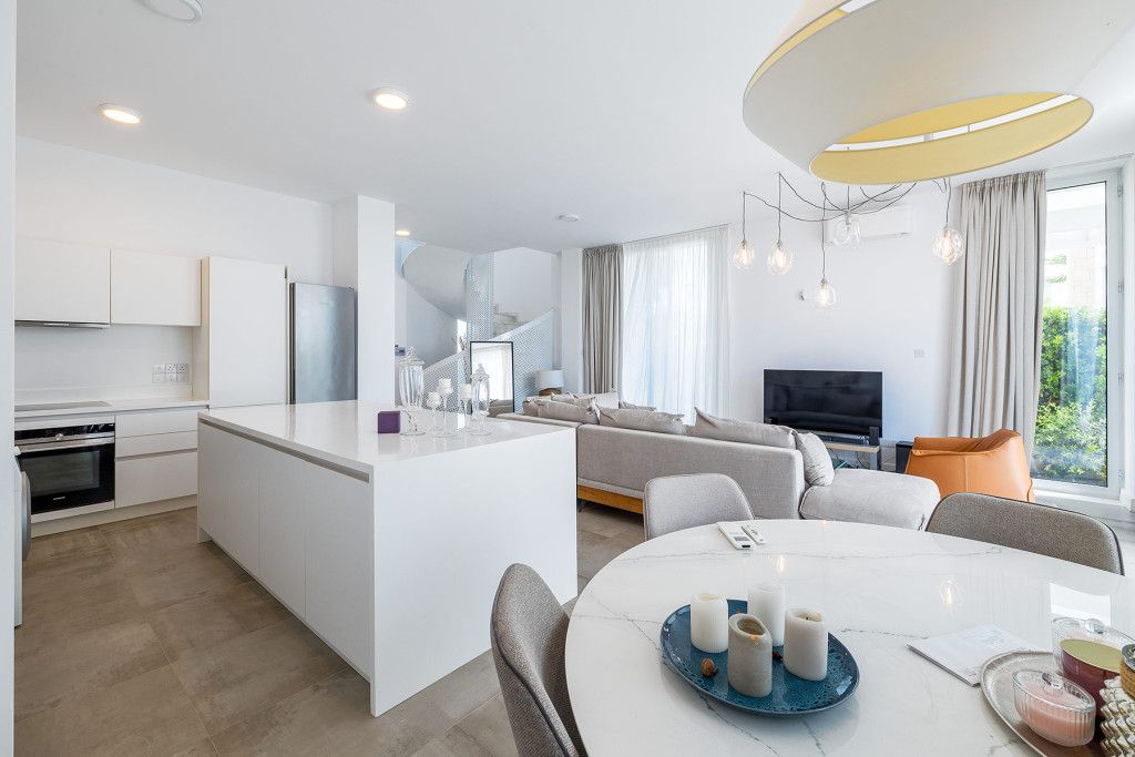 Flat in Paphos, Cyprus, 196 m² - picture 3