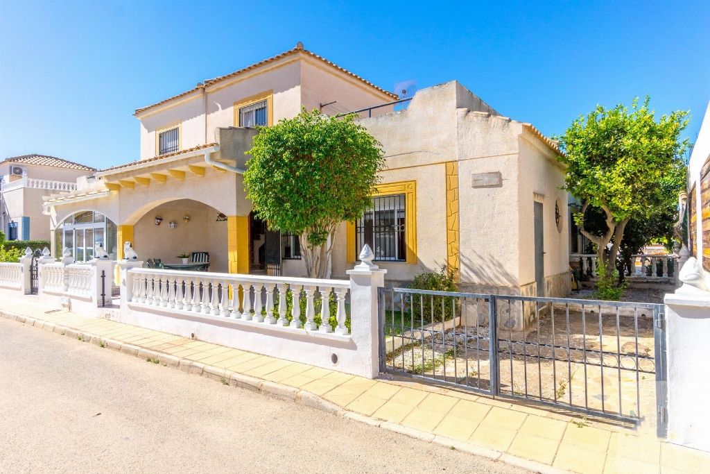 Maison à Playa Flamenca, Espagne - image 1