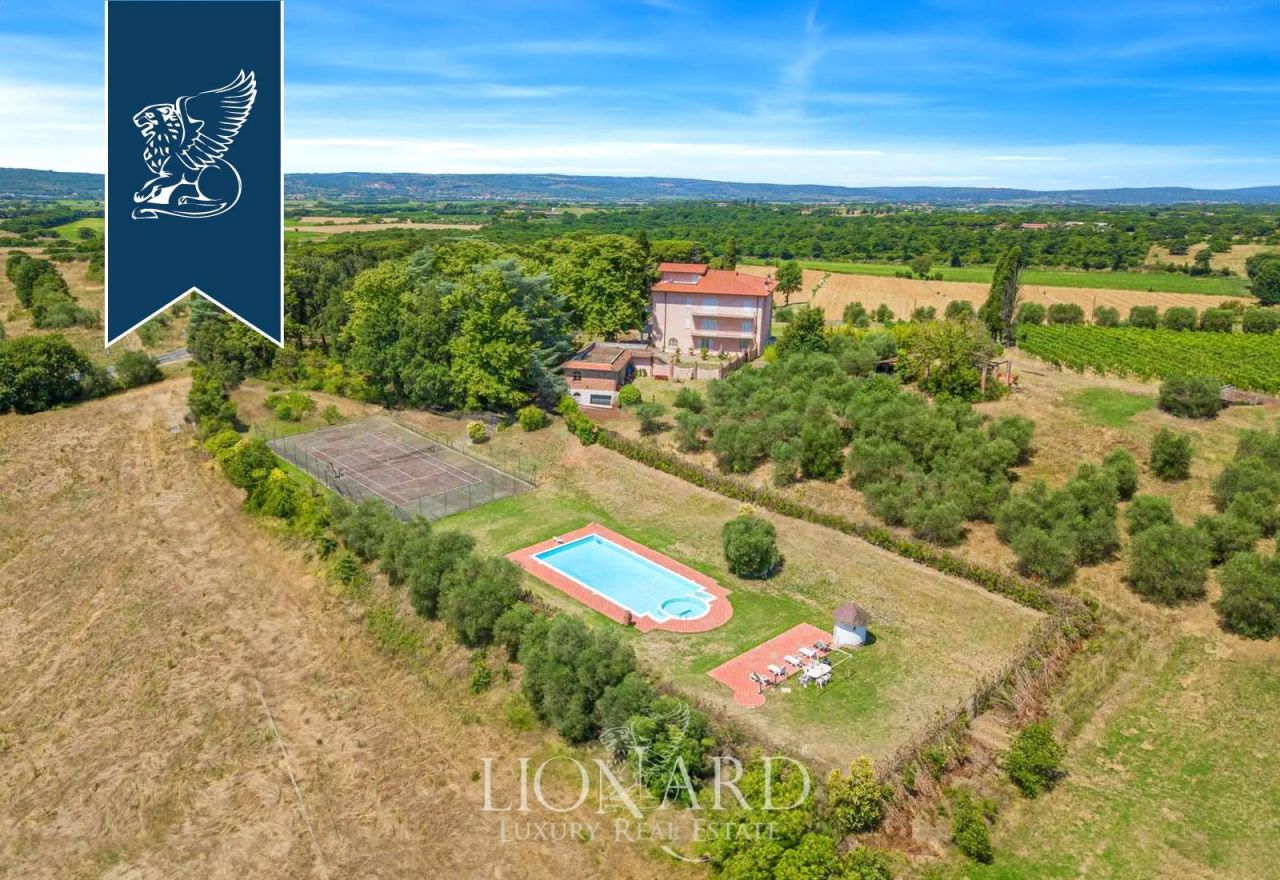 Villa in Foiano della Chiana, Italy, 1 000 m² - picture 1