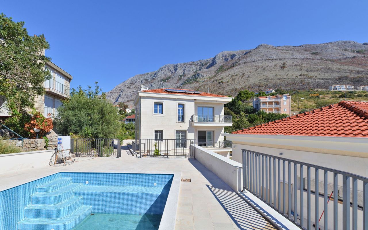 Villa en Rezevici, Montenegro, 270 m² - imagen 18