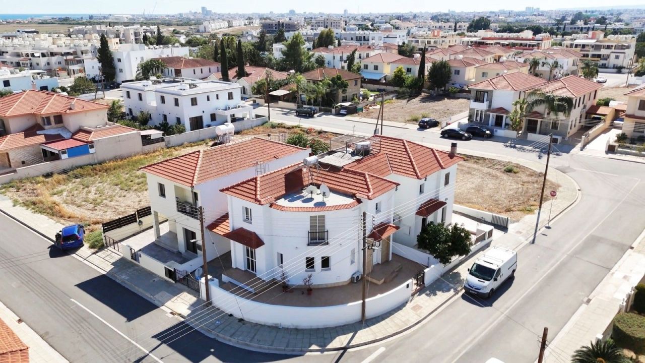 Villa in Larnaka, Zypern, 200 m² - Foto 1