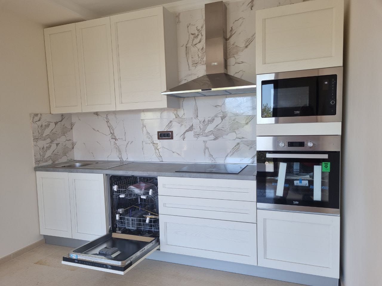 Flat in Petrovac, Montenegro, 86 m² - picture 9