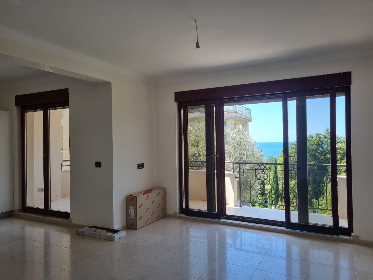 Flat in Petrovac, Montenegro, 86 m² - picture 1