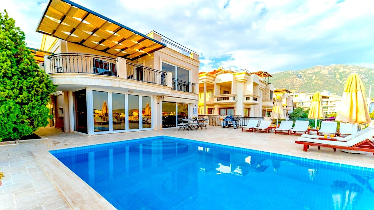 Villa in Kalkan, Türkei, 330 m² - Foto 1