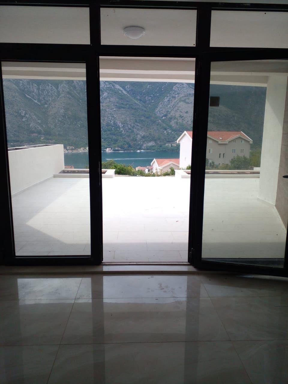 Appartement à Kotor, Monténégro, 54 m² - image 1