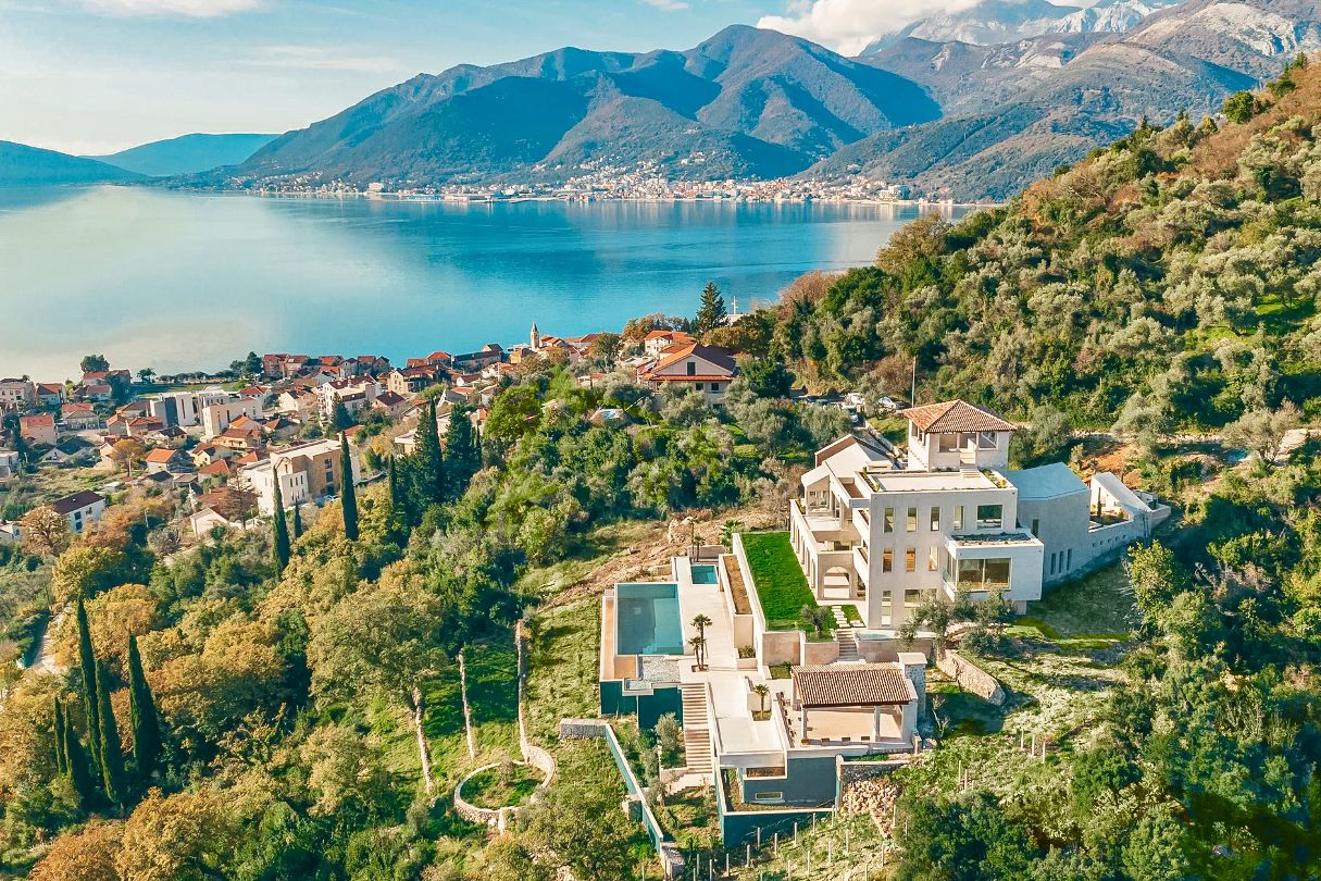 Villa in Tivat, Montenegro, 1 482 m² - Foto 1