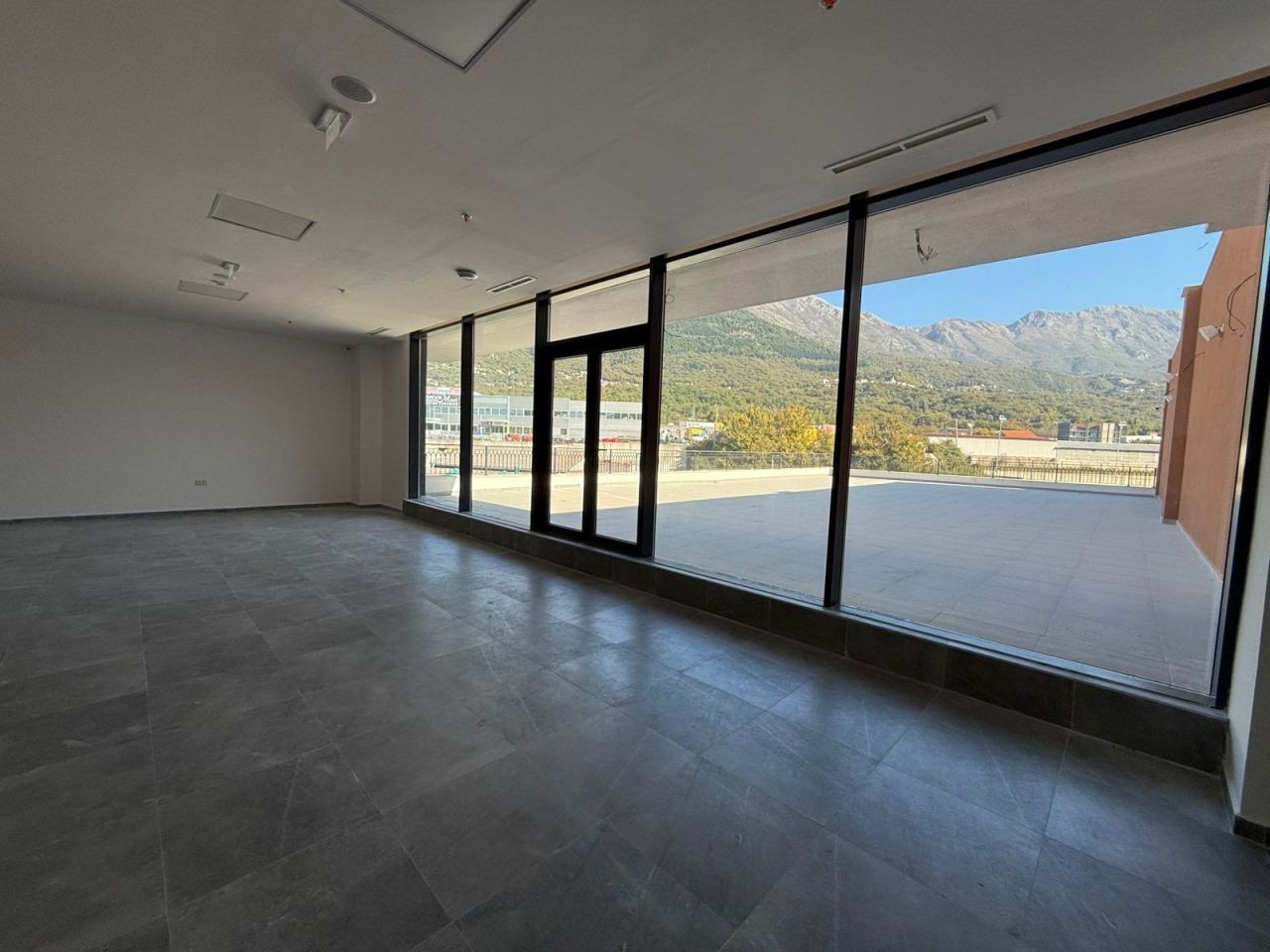 Propiedad comercial en Radanovici, Montenegro, 160 m² - imagen 1