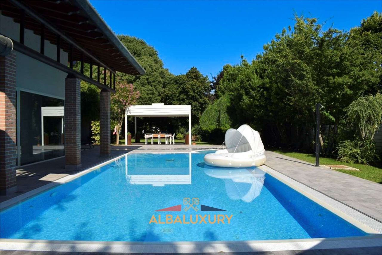 Villa Via Toscani, Italie, 600 m² - image 1