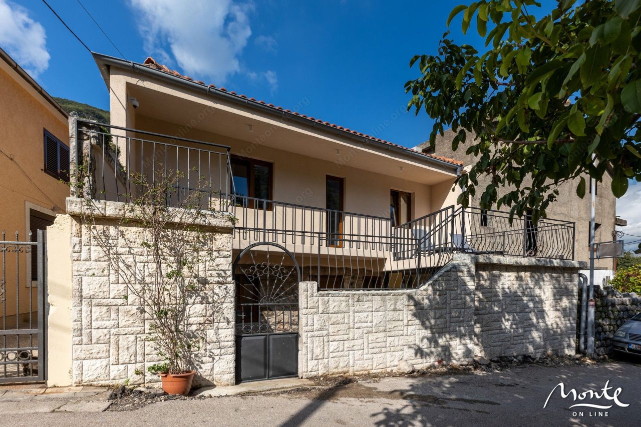 Maison à Kotor, Monténégro, 110 m² - image 1