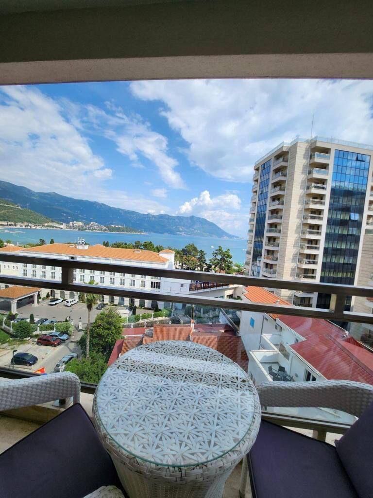 Piso en Budva, Montenegro, 50 m² - imagen 1