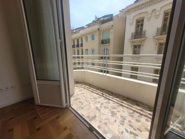 Apartment in Nice, France, 70 m² - picture 1