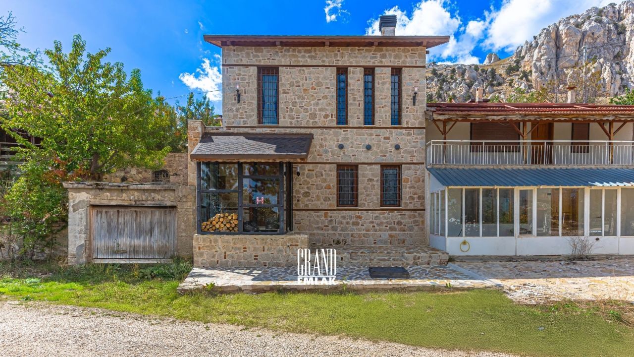Chalet à Antalya, Turquie, 200 m² - image 1