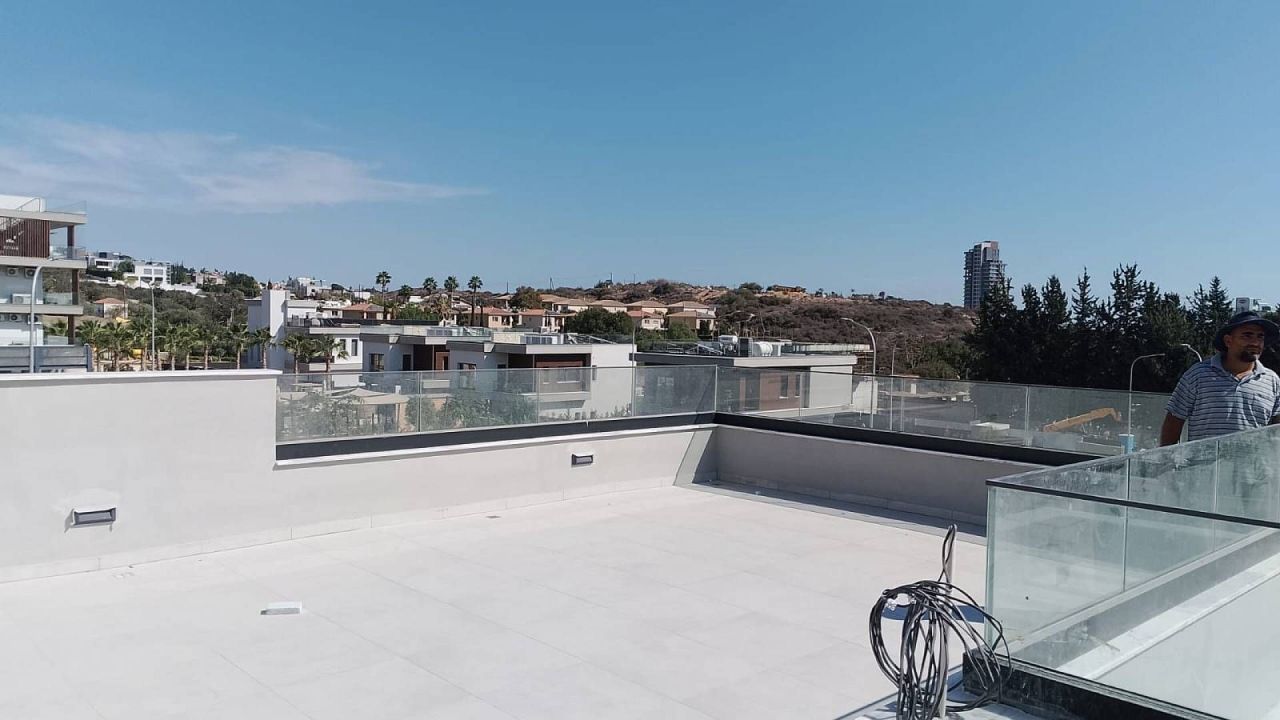 House in Mouttagiaka, Cyprus, 349 m² - picture 4