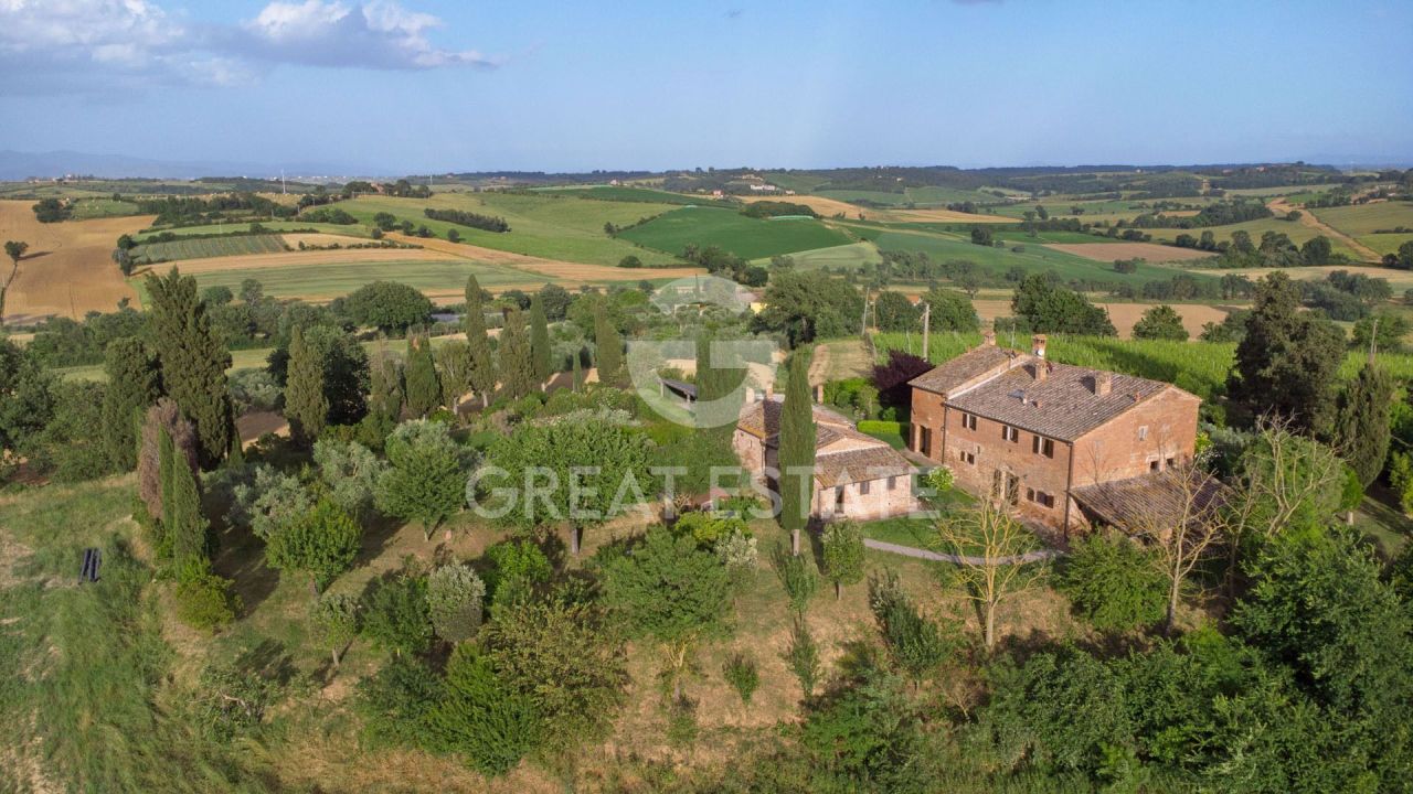 Maison à Cortone, Italie, 443.75 m² - image 1