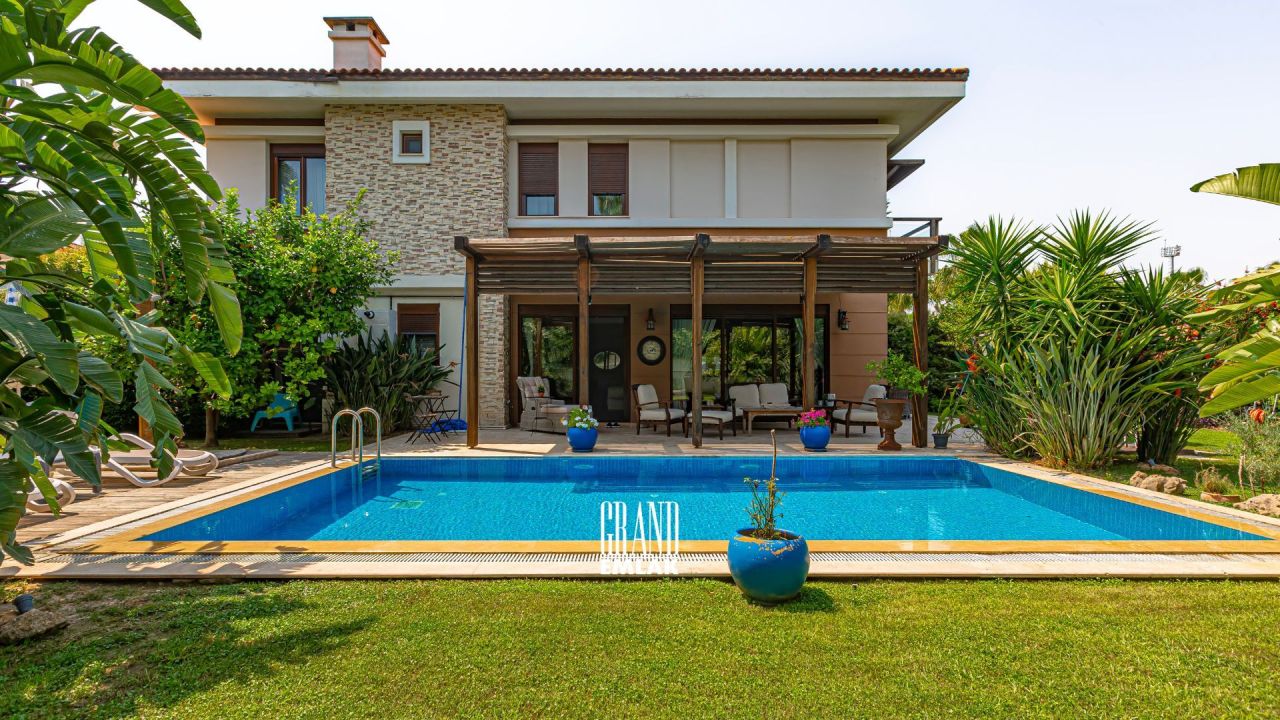 Villa en Belek, Turquia, 360 m² - imagen 1