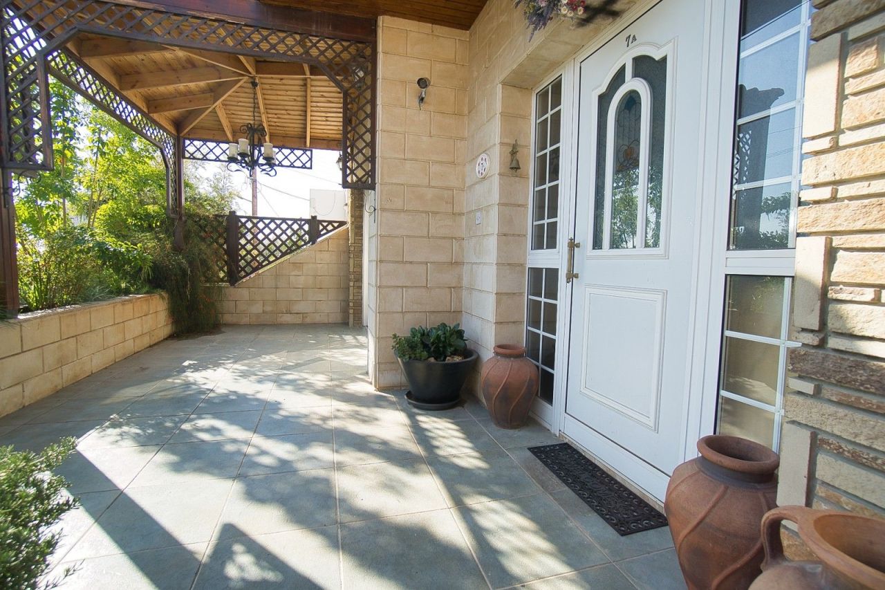 Villa in Limassol, Cyprus, 220 m² - picture 1