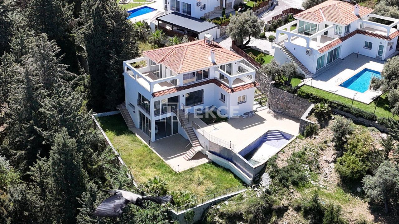 Villa en Kyrenia, Chipre, 320 m² - imagen 1