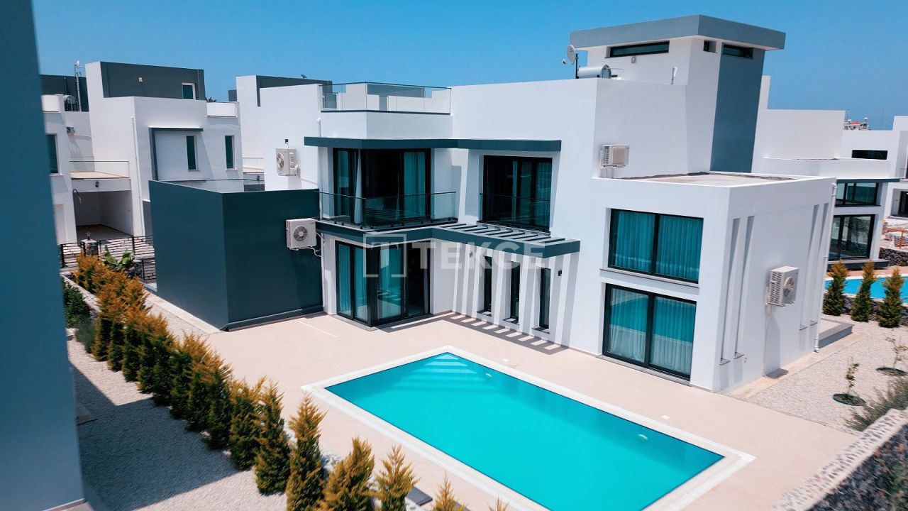 Villa en Kyrenia, Chipre, 220 m² - imagen 1