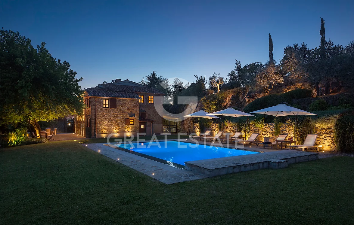 Maison Castelfranco Piandiscò, Italie, 413.8 m² - image 1