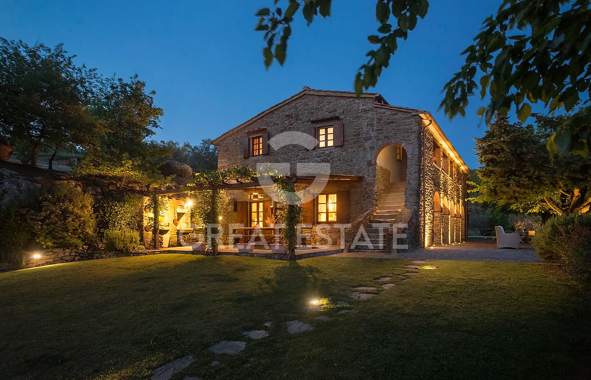 Maison Castelfranco Piandiscò, Italie, 413.8 m² - image 2