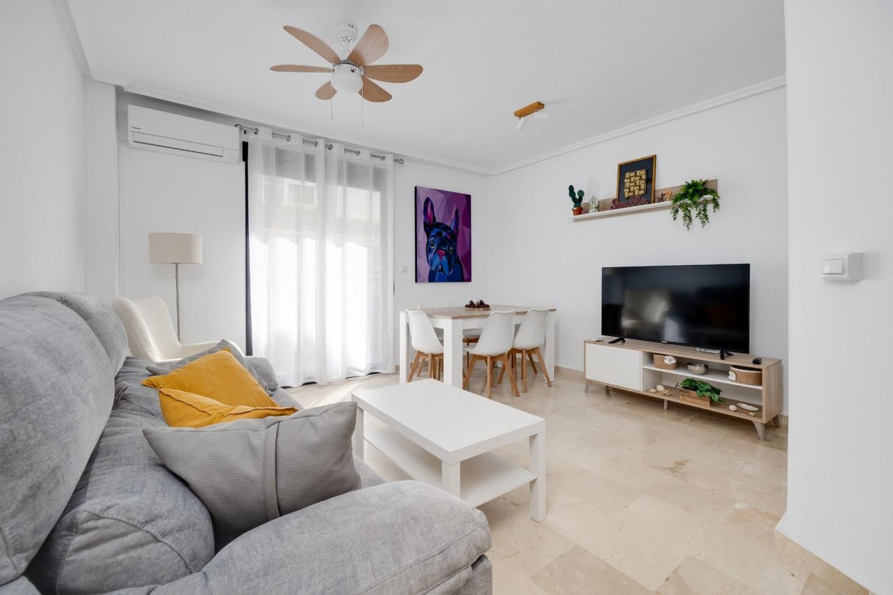 Piso en Torrevieja, España, 99 m² - imagen 1