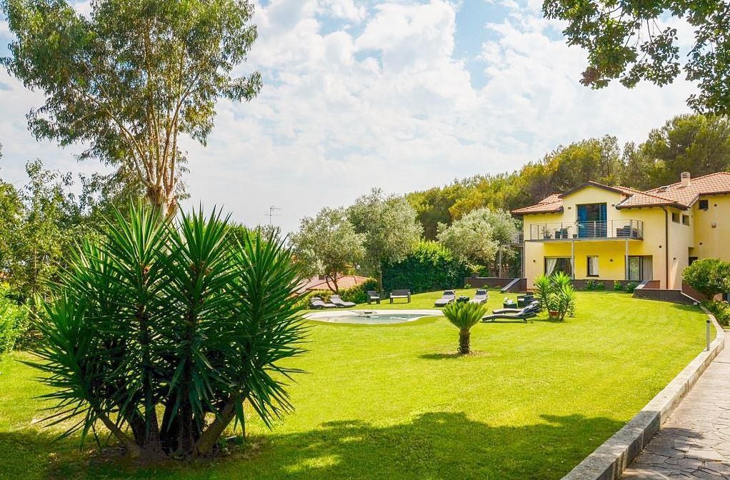 Villa in Andora, Italy, 375 m² - picture 2