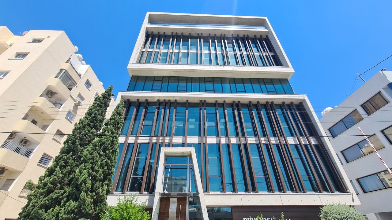 Bureau à Limassol, Chypre, 210 m² - image 1