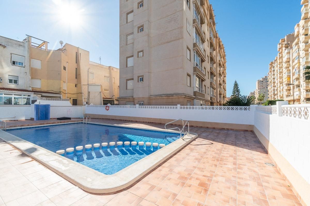 Piso en Torrevieja, España, 65 m² - imagen 1