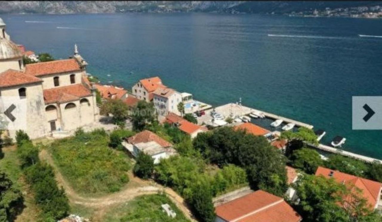 Land in Prcanj, Montenegro, 360 m² - picture 1