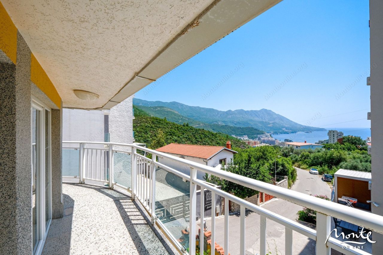 Haus in Budva, Montenegro, 354 m² - Foto 1