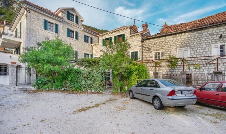 Maison à Kotor, Monténégro, 250 m² - image 1