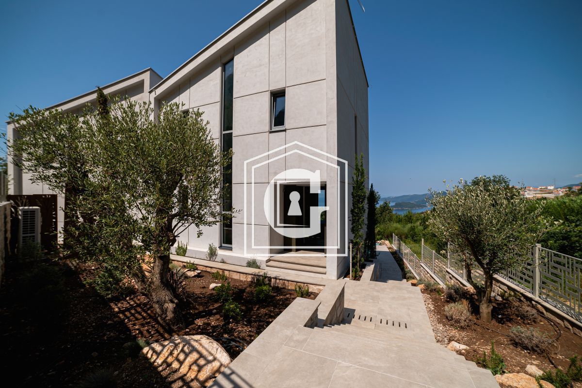 Villa in Rezevici, Montenegro, 230 m² - picture 4