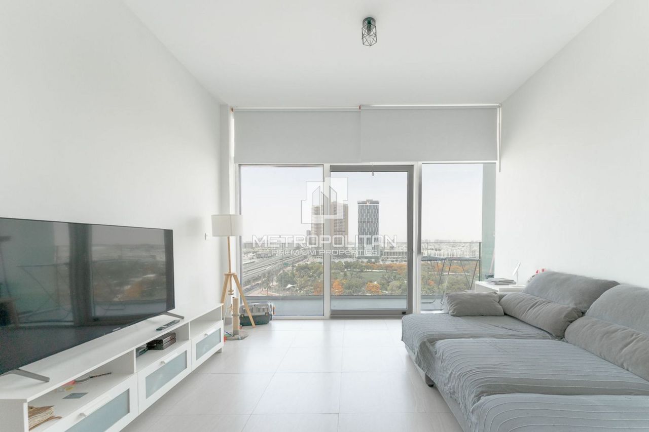 Apartment in Dubai, UAE, 88 m² - picture 1