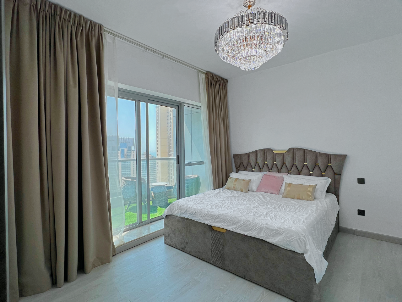 Flat in Dubai, UAE, 71 m² - picture 1