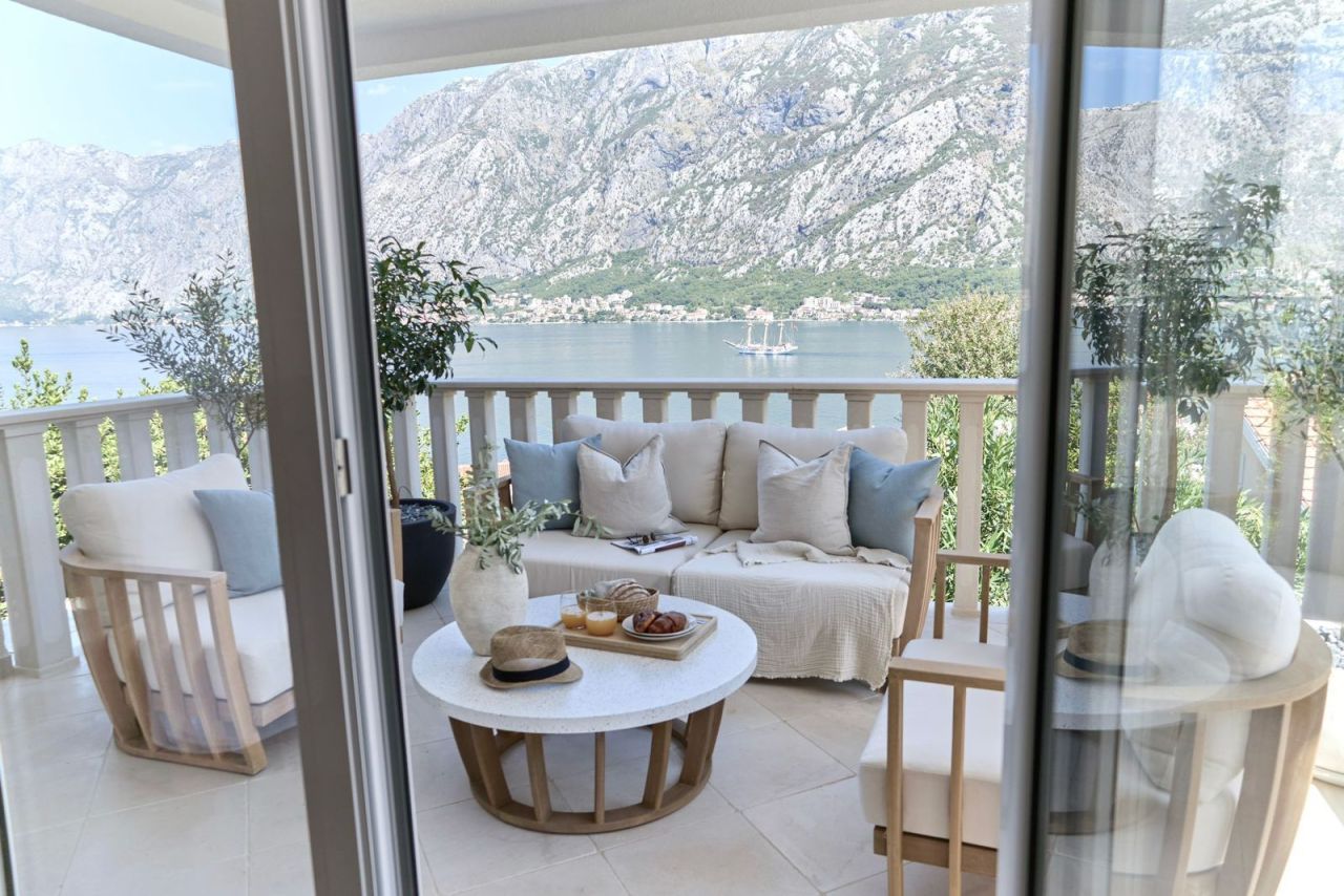 Villa in Kotor, Montenegro, 181 m² - Foto 1