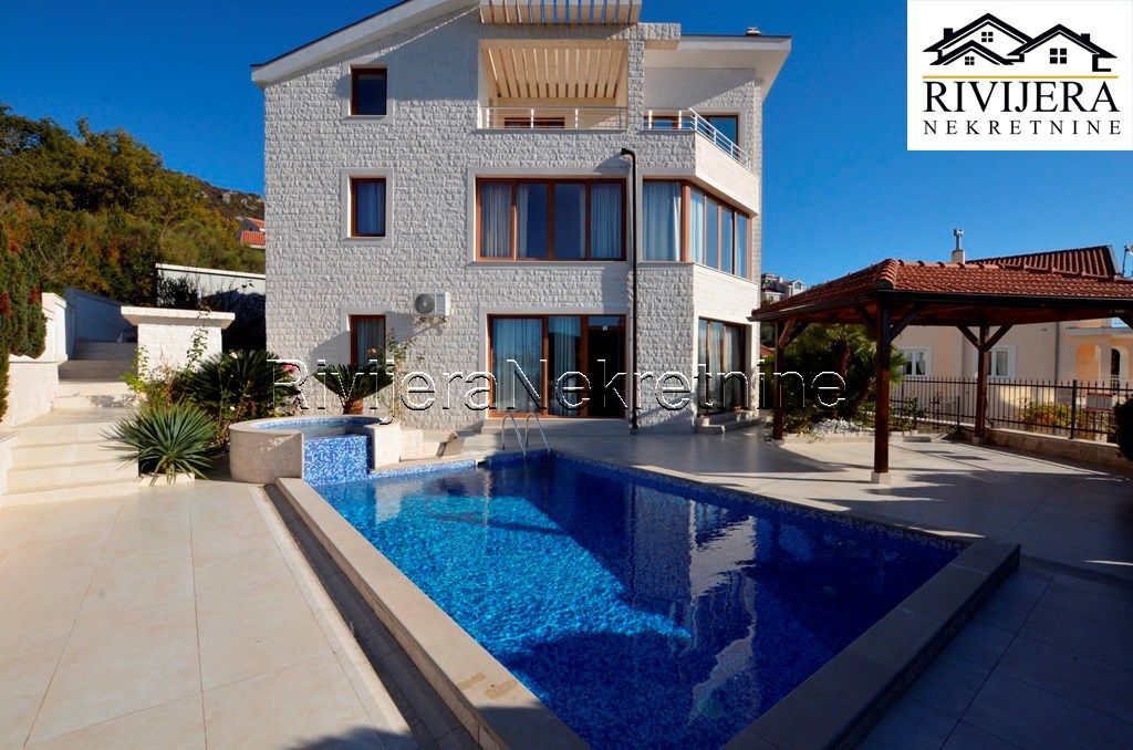 Villa in Herceg-Novi, Montenegro, 333 m² - picture 1