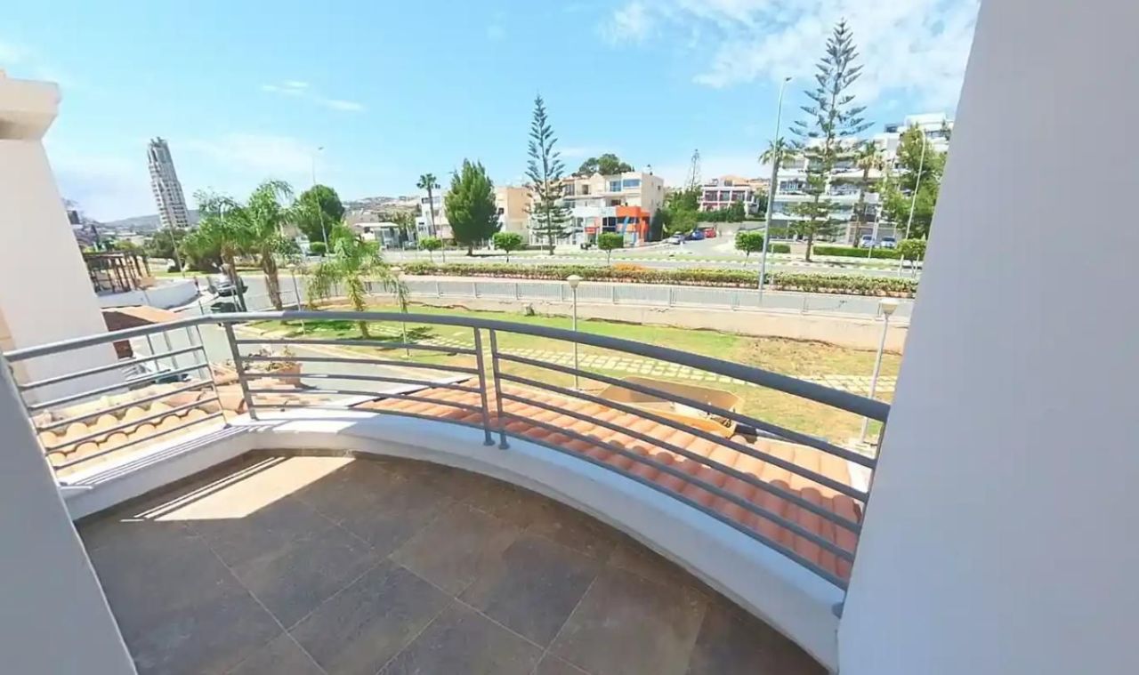 Maison à Parekklisia, Chypre, 214 m² - image 16