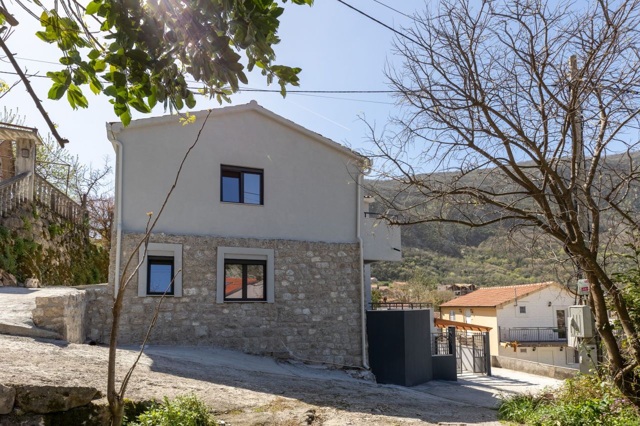 Casa a Kotor, Montenegro, 160 m² - foto 12