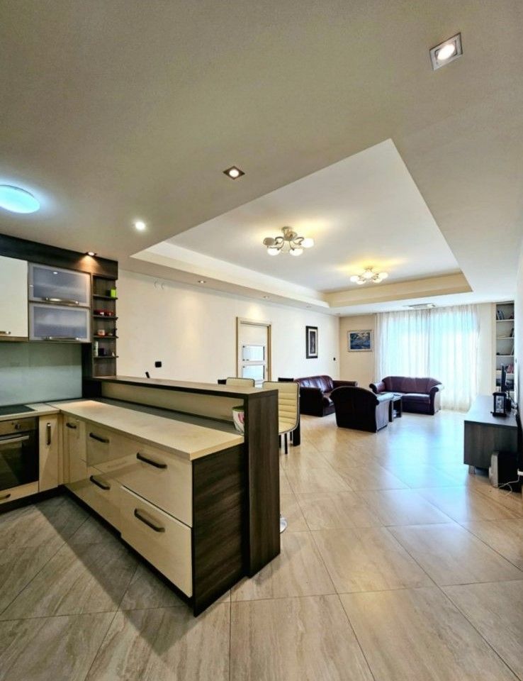 Apartamento en Budva, Montenegro, 90 m² - imagen 1